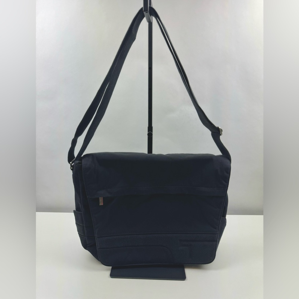 Tumi SANDO 6172D  Black Computer Messenger Laptop Bag 16"x12.5" Nylon In EUC‎